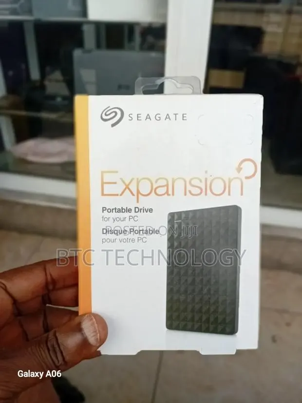 Seagate Expansion External Hard Drive Case · Photo 1