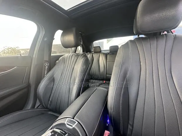 Mercedes-Benz E300 4Matic AWD Sedan (2.0L 4cyl 9A) 2017 White · Photo 1