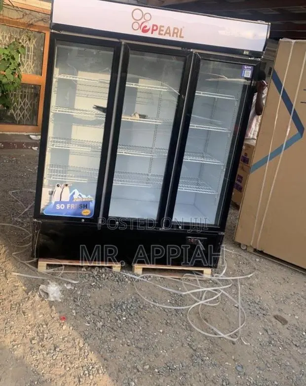 Premium Pearl PVC-1540-28ab Glass Door Beverage Cooler · Photo 1
