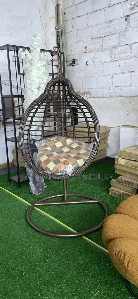 Hanging Swing Chair · Photo 1