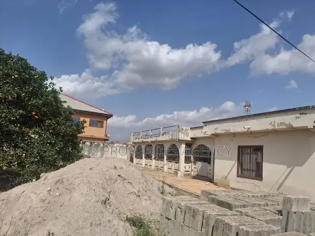 Furnished 7bdrm House in B2 Properties Agency, Kumasi Metropolitan · Photo 1