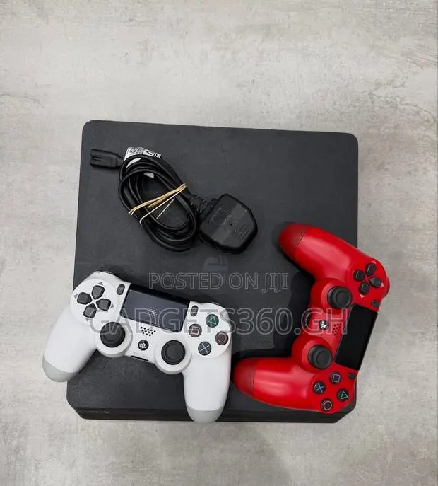Sony Playstation 4 Slim (1 Terabyte) · Photo 1