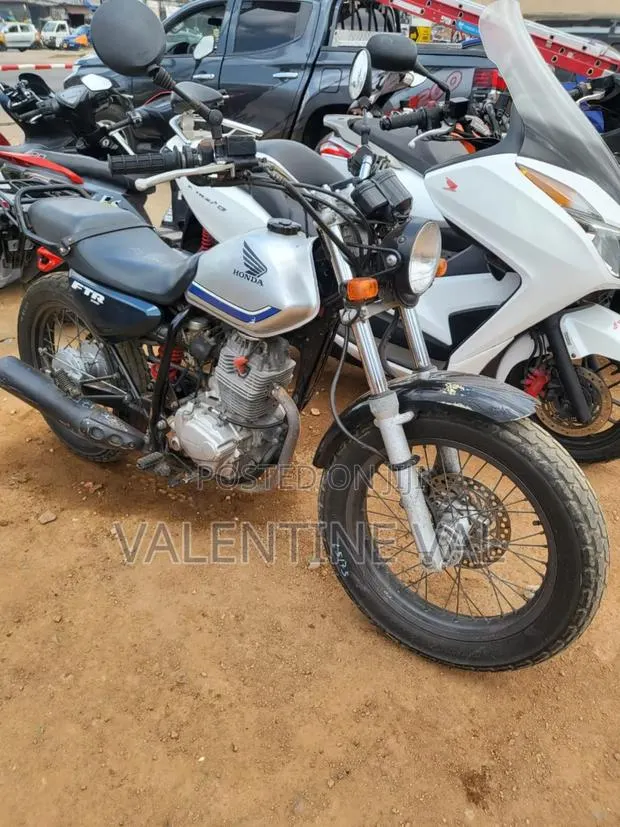 Honda 2015 Silver · Photo 1