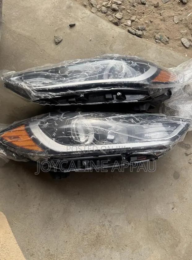 Hyundai Elantra 2017 Headlight · Photo 1