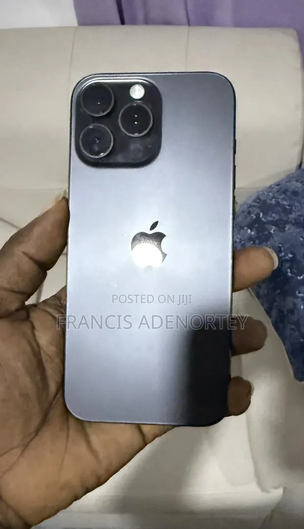Apple iPhone 16 Pro Max 256 GB Gray · Photo 1