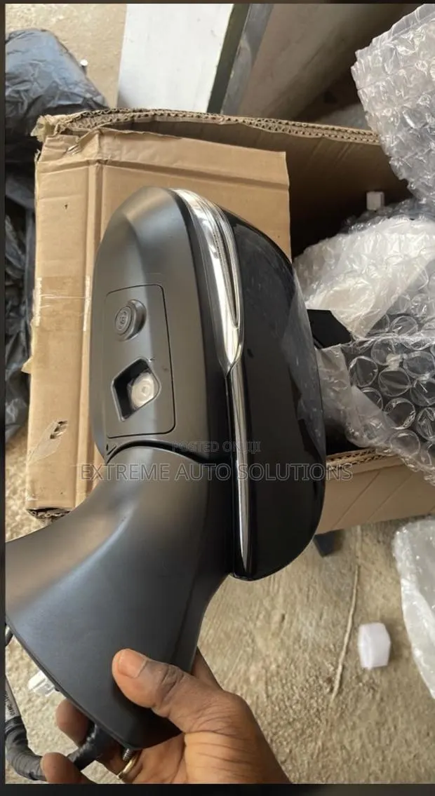 2019-2024 Highlander Driving Mirror With Indicator Lights and Camera · Photo 1