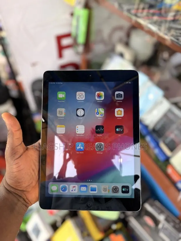 Apple iPad Air 16 GB Gray · Photo 1