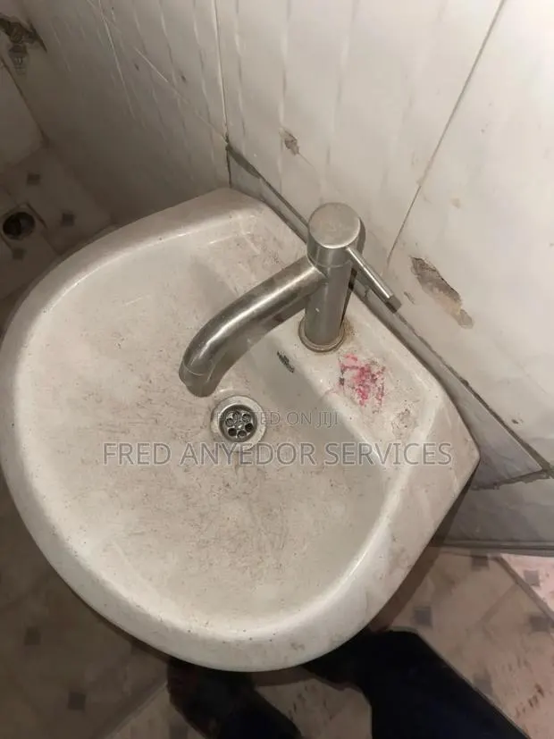 Washroom Sink Before and After Cleaning