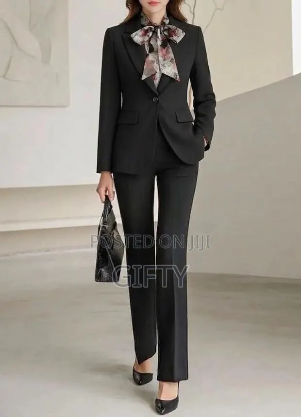 Ladies Suit · Photo 1
