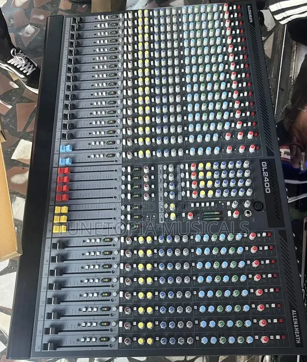 Allen & Heath Gl2400 24channel Analog Audio Mixer. · Photo 1