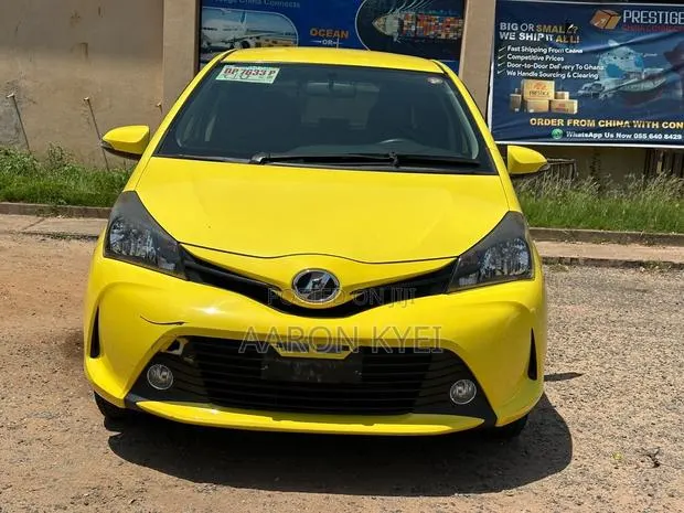 Toyota Vitz 1.3 FWD 3dr 2015 Yellow · Photo 1