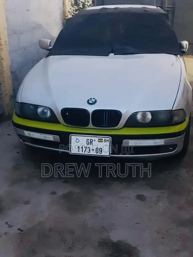 BMW 5 Series 528i 1999 Silver · Photo 1