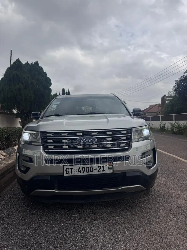 Ford Explorer 2016 Silver · Photo 1