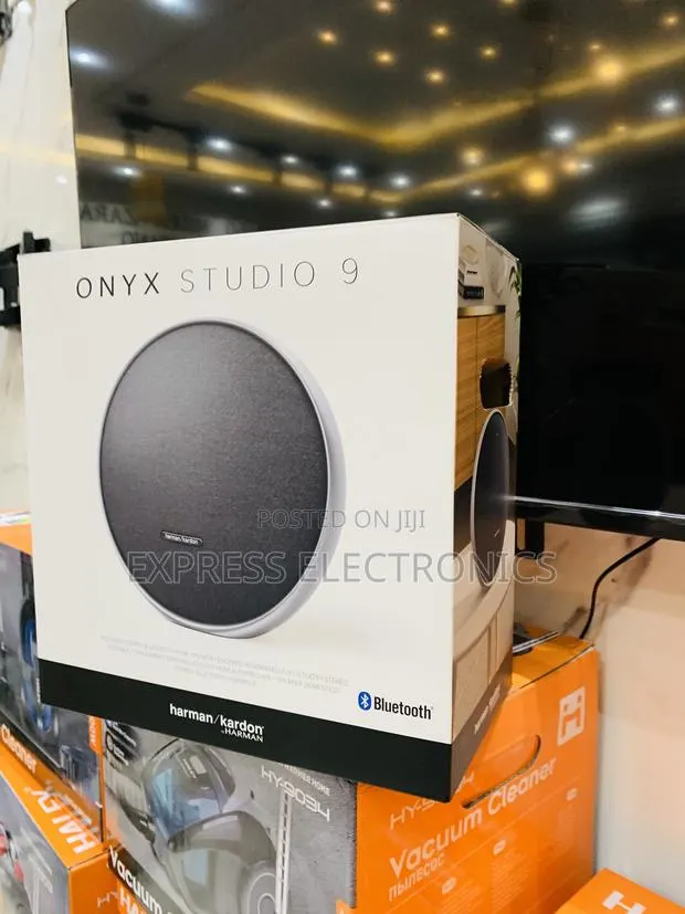 Built in Playback Controls Onyx 9 Bluetooth Speaker · Photo 1