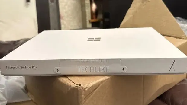 New Microsoft Surface Pro 11th Edition, a Copilot+ PC 16GB SSD 1T · Photo 1