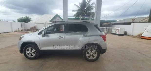 Chevrolet Trax 2018 Gray · Photo 1