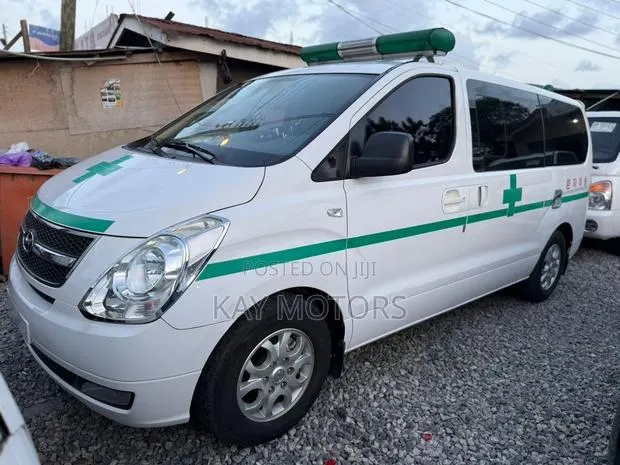 Hyundai Starex 2014 White · Photo 1