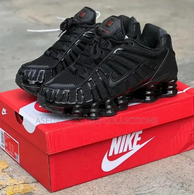 Solid Nike Shox Sneakers · Photo 1