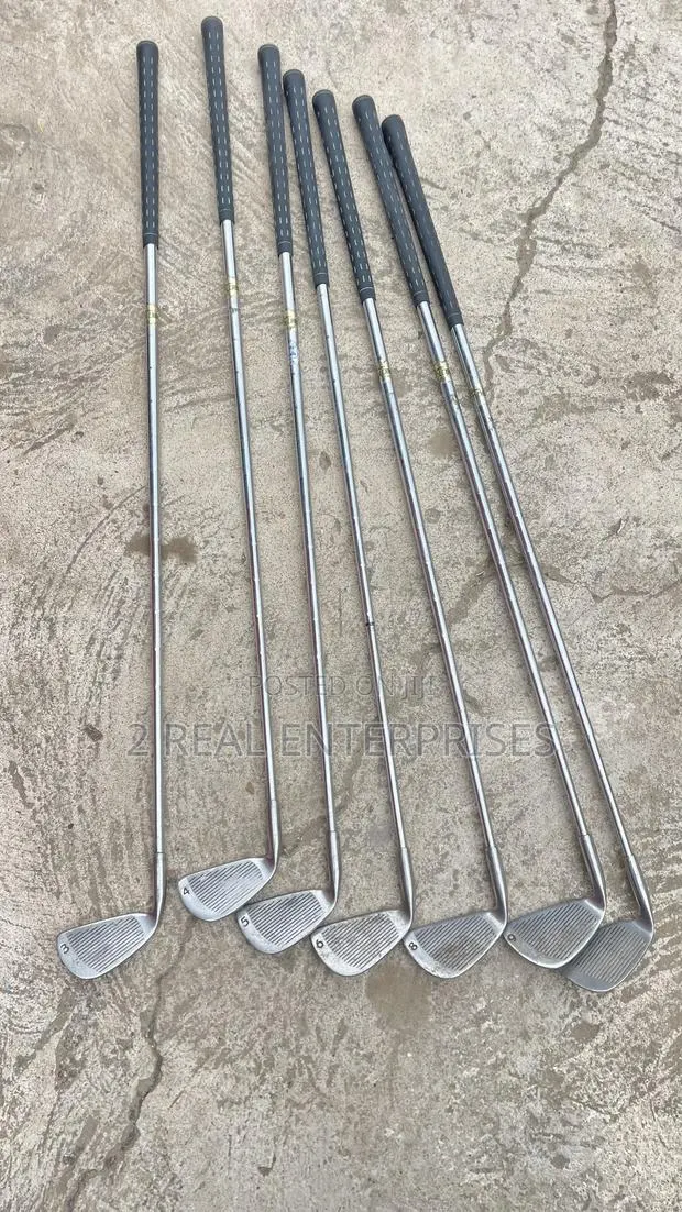 Right Handed Steel Shaft Iron Golf Club 3, 4, 5, 6, 8, and 9 Irons · Photo 1