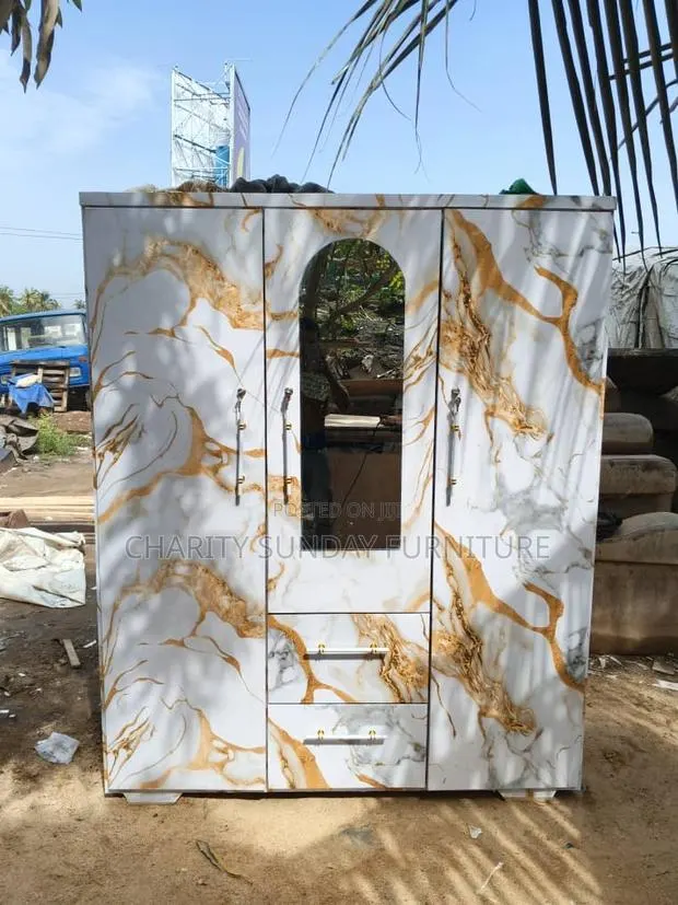 Neat Three Doors Wardrobe · Photo 1