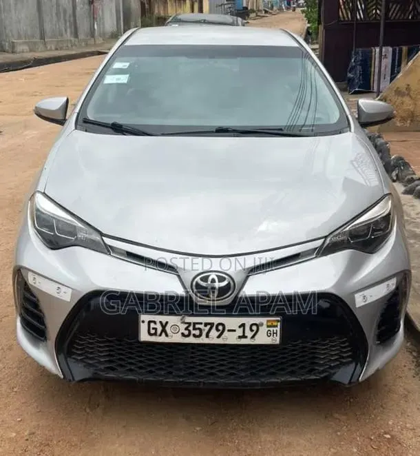Toyota Corolla 2016 Silver · Photo 1