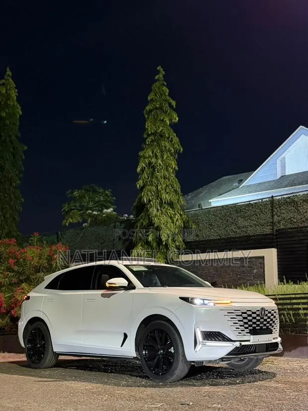 Changan UNI-K 2.0 Petrol AWD 2021 White · Photo 1