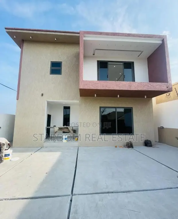 4bdrm Duplex in Lakeside Estate for sale · Photo 1