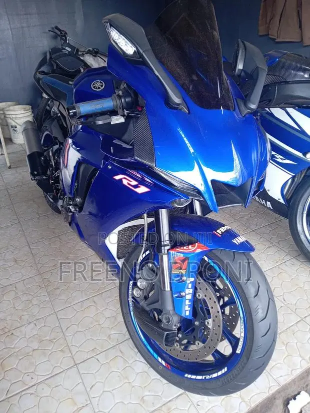 Yamaha R1 2025 Blue · Photo 1