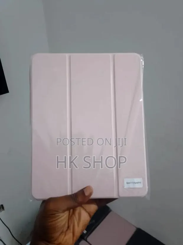 A16 11th Generation and 10th Generation Apple iPad Magic Keyboard · Photo 1