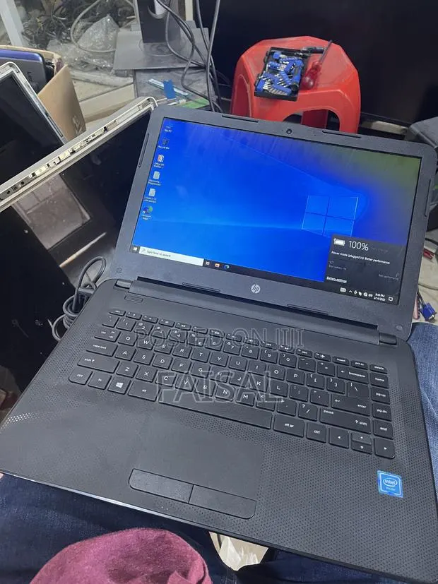 Laptop HP 2GB Intel Celeron eMMC 32GB · Photo 1
