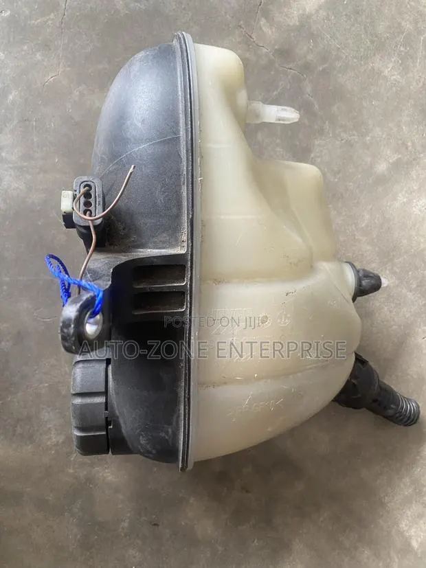 Mercedes Benz S-Class/W222 Colant Reservoir Bottle · Photo 1