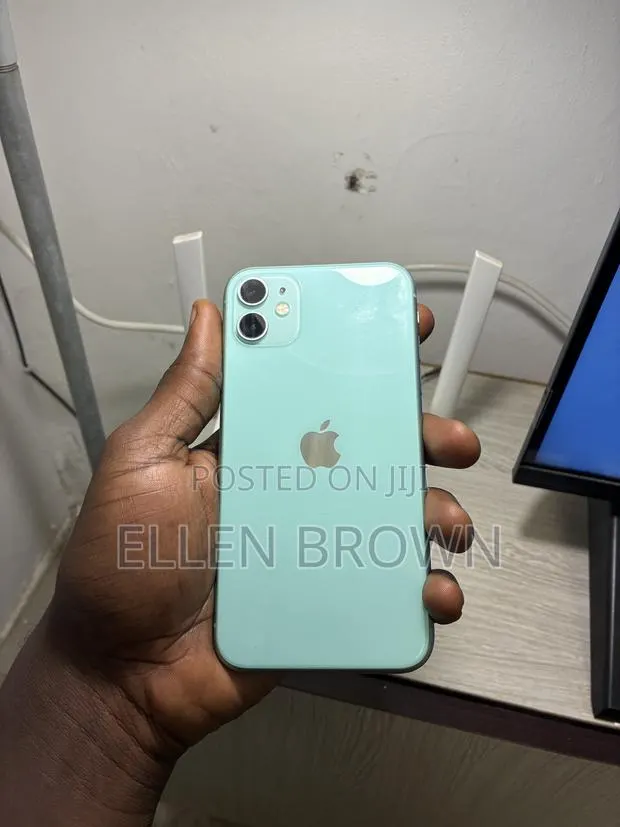 Apple iPhone 11 128 GB Green · Photo 1