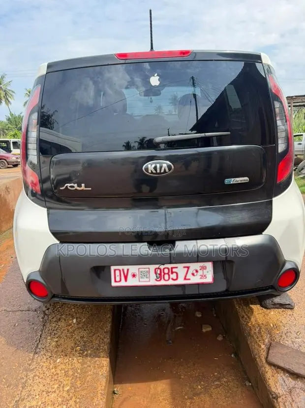 Kia Soul ! 4dr Wagon (2.0L 4cyl 6A) 2015 White · Photo 1