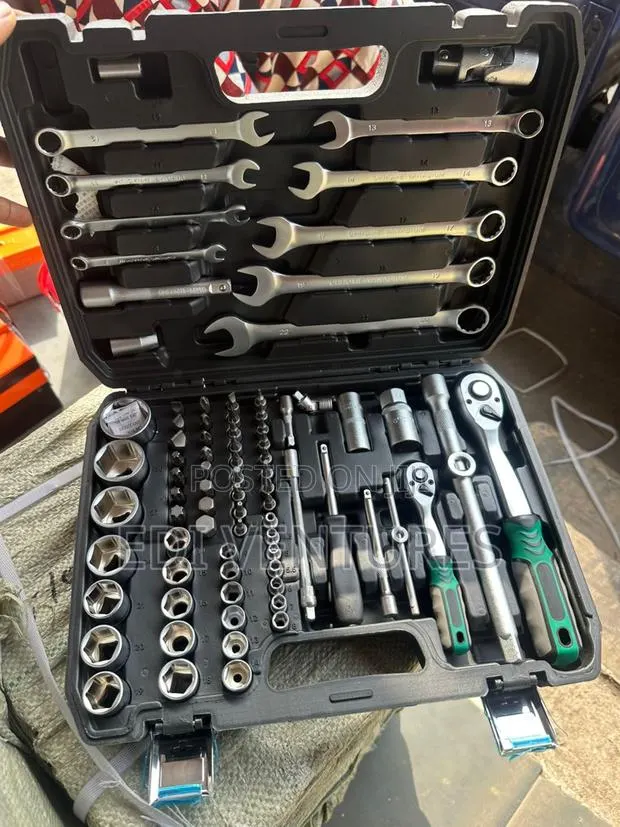 82 PCS Sockets and Spanners Set 1/4" and 1/2" Set · Photo 1
