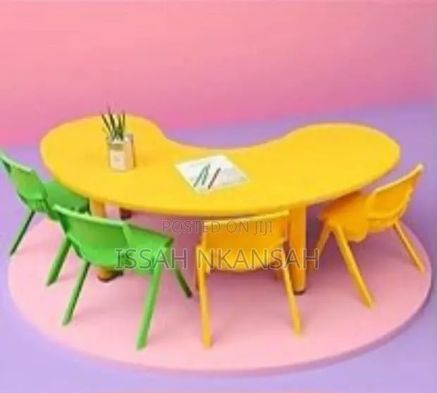 Half Moon Kids Table and 4 Chairs · Photo 4