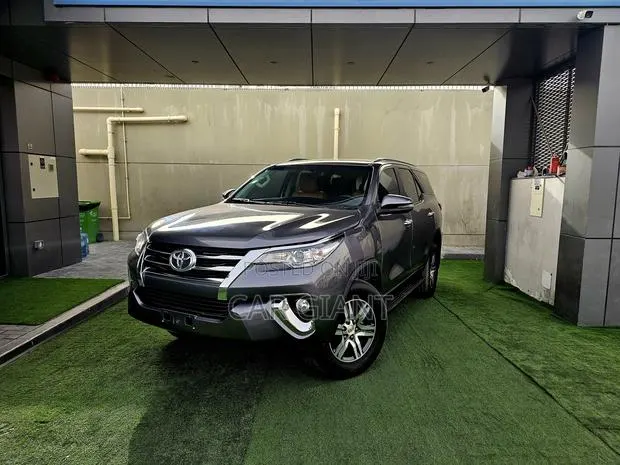 Toyota Fortuner 2.7 AWD 2020 Gray · Photo 1