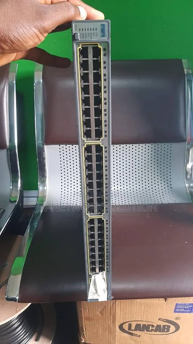 The Cisco Catalyst C3750 -48ts-S Series · Photo 1