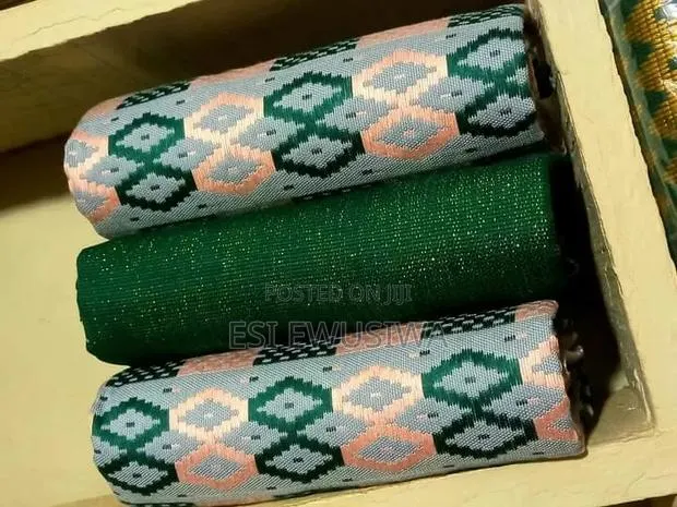 Bonwire Traditional Kente · Photo 1