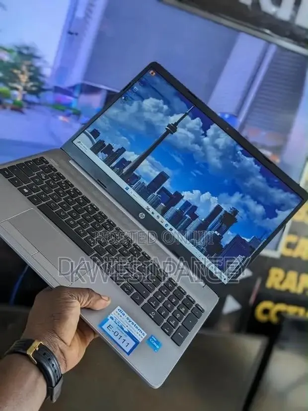 New Laptop HP 250 G8 8GB Intel Core i3 HDD 500GB · Photo 1