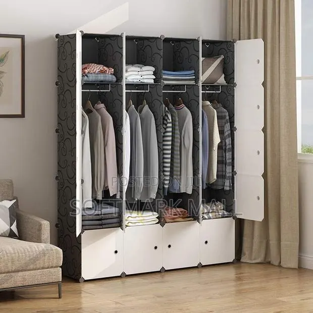 20 Cubes Plastic Wardrobe · Photo 1