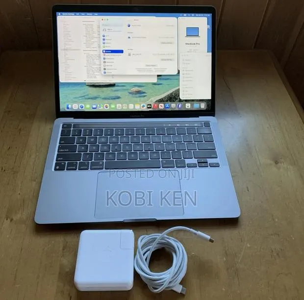 Laptop Apple MacBook Pro 2022 M2 8GB Apple M2 SSD 256GB · Photo 1