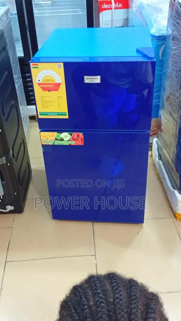 Mini Table Top Fridge – Perfect for Home Office 80l · Photo 1