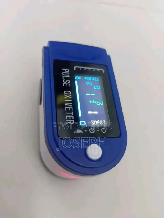 Fingertips Pulse Oximeter · Photo 1