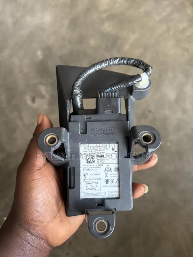 2018 Honda CRV Rear Left Side Blind Spot Radar Sensor OEM · Photo 1