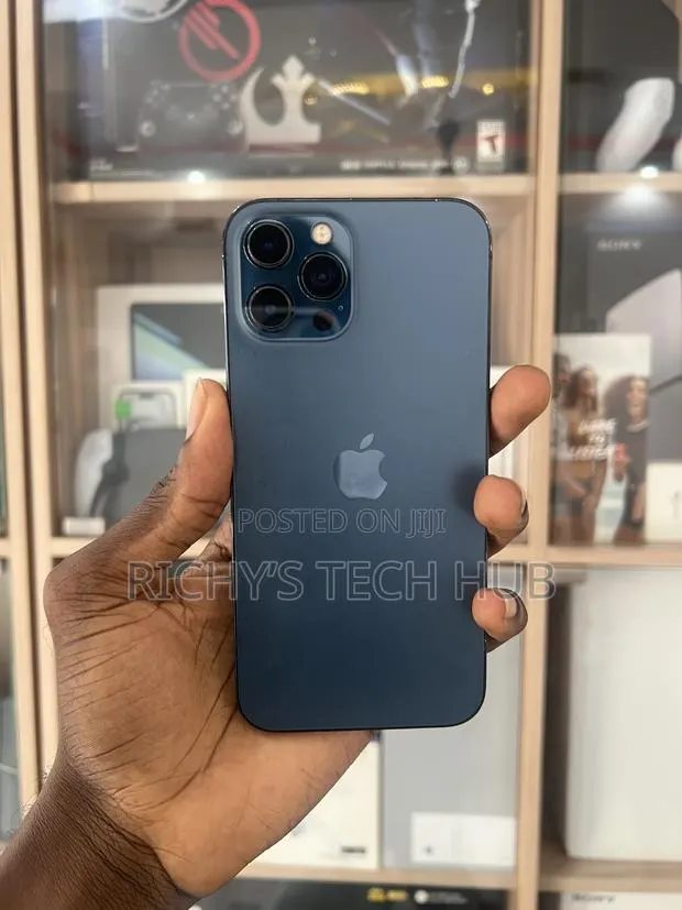 Apple iPhone 12 Pro Max 256 GB Blue · Photo 1