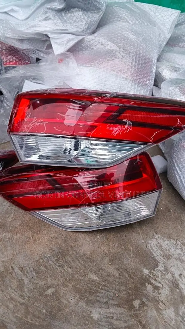 Highlander 2018 Tail Light Pair · Photo 1