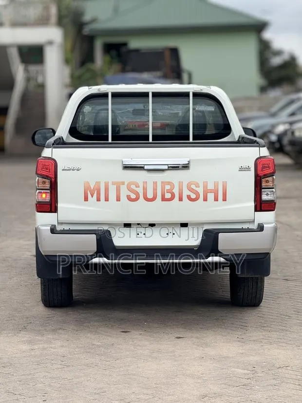 Mitsubishi L200 2020 White · Photo 1