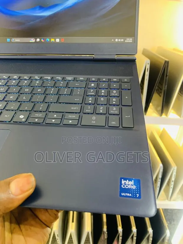 Laptop Dell Allienware M18 R1 16GB Intel Core Ultra 7 SSD 1T · Photo 1