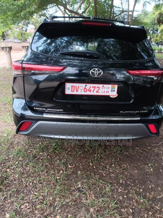 Toyota Highlander Platinum FWD 2023 Black ยท Photo 1