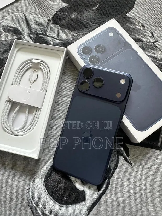 Apple iPhone 17 Pro Max 256 GB Blue · Photo 1
